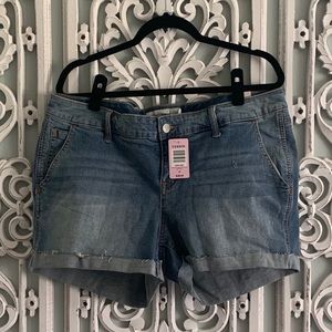 BNWT Torrid short shorts size 16